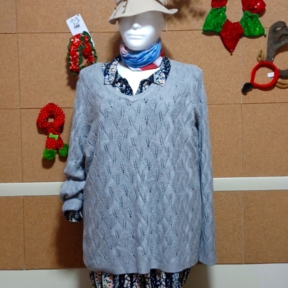 AVENUE WOMENS SWEATER SIZE 26/28 IN A BEAUTIFUL GRAY LOOSE KNIT ACRYLIC
